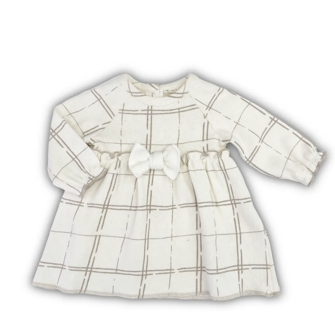 Abitino Coccodè a maniche lunghe in caldo jersey per neonata, con fantasia a quadri marrone chiaro e fiocco decorativo in vita.