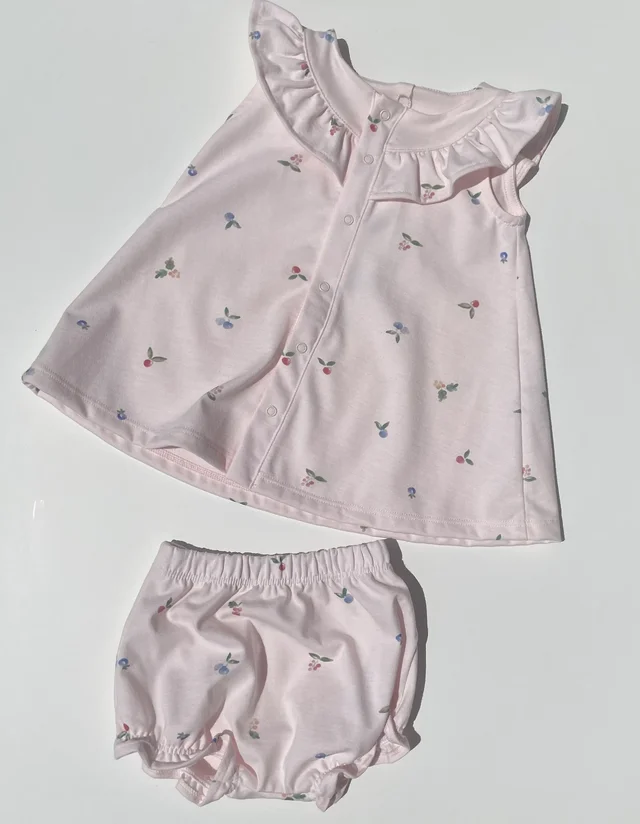 Abitino con coulottes Petit Bateau per neonata con fantasia ciliegie