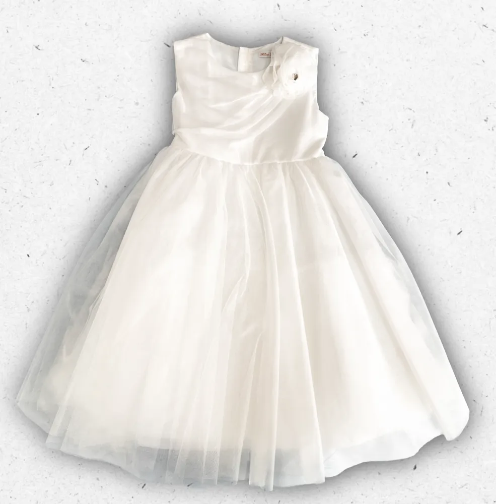 Abito da cerimonia per ragazza color avorio firmato Alice Pi., con gonna ampia e dettagli eleganti Made in Italy.