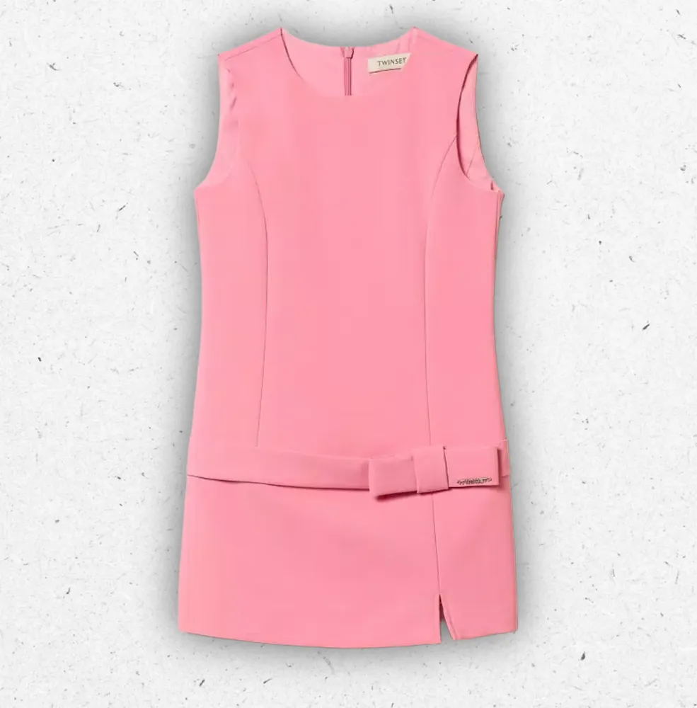 Abito corto da ragazza Twinset Milano in crêpe rosa Aurora Pink con dettaglio fiocco in vita e linea fitted.