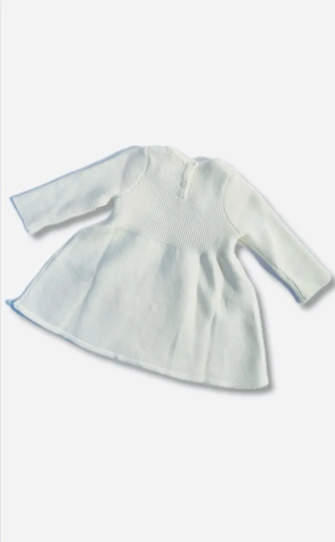 Abito neonata Liu Jo in maglia bianca con roselline in rilievo.