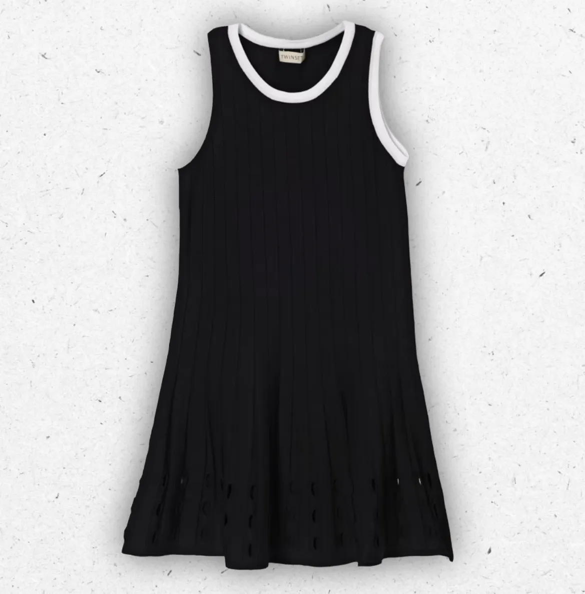 Abito corto da ragazza Twinset Milano in misto viscosa nero e bianco con scollo a U, spalle scoperte e linea svasata.