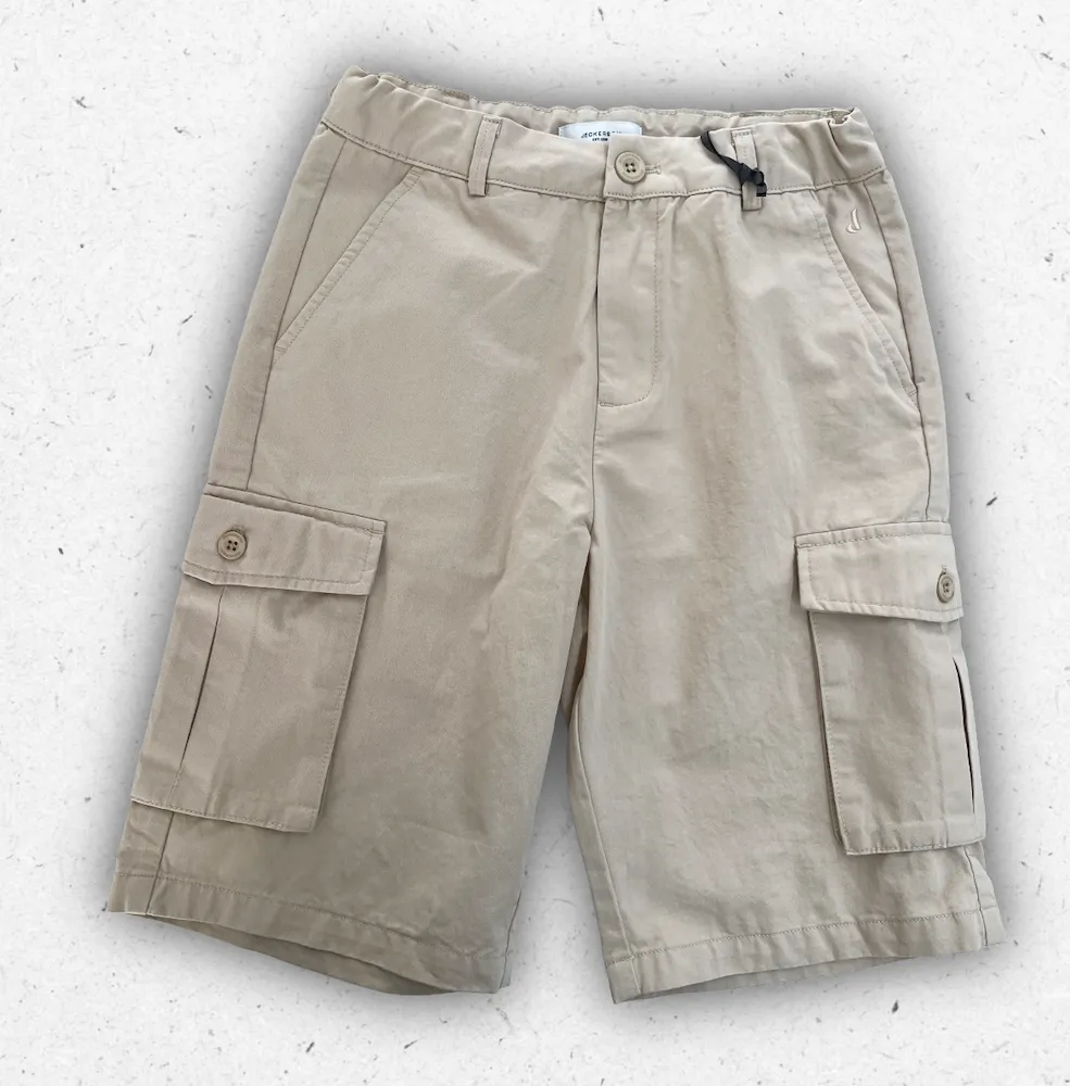 Bermuda cargo da ragazzo Jeckerson modello 150P in cotone con tasconi laterali a soffietto e chiusura con bottone.