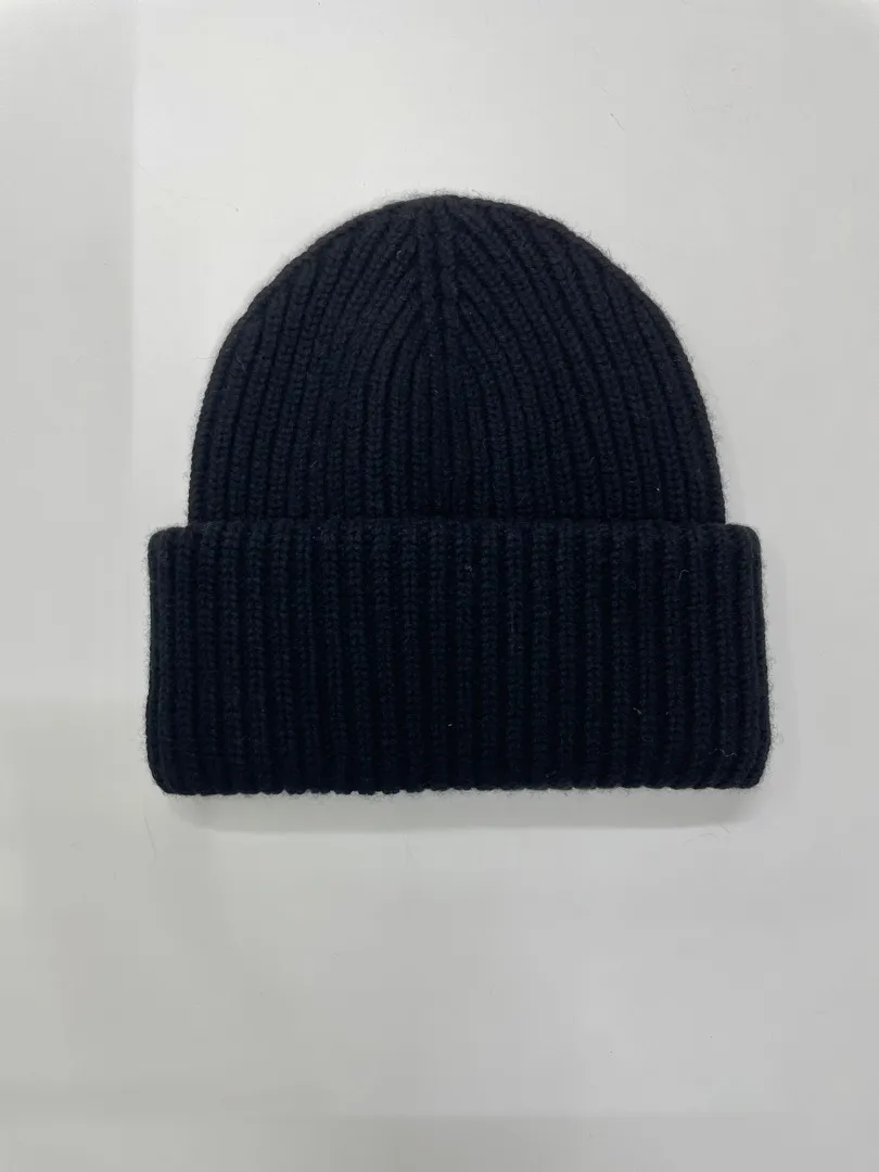 Berretto a costine Mc2 Saint Barth da bambino, con etichetta logo, disponibile blu navy e nero.