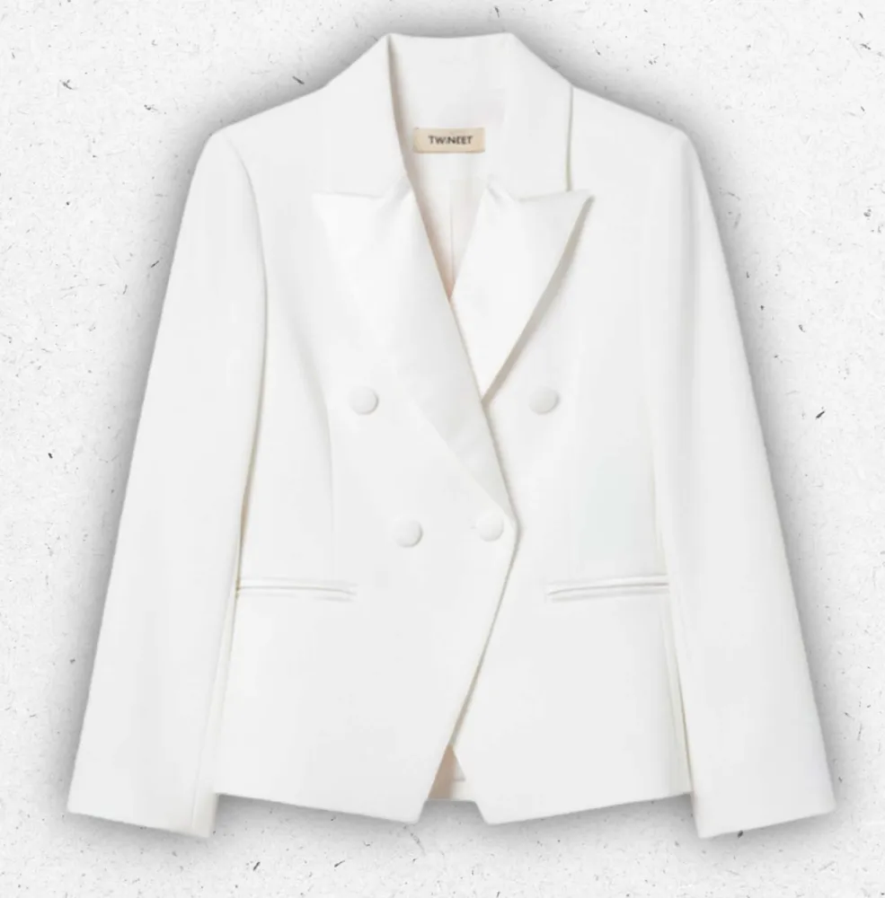 Giacca blazer bianca da ragazza Twinset Milano in crêpe con revers in duchesse, chiusura doppiopetto e linea slim.