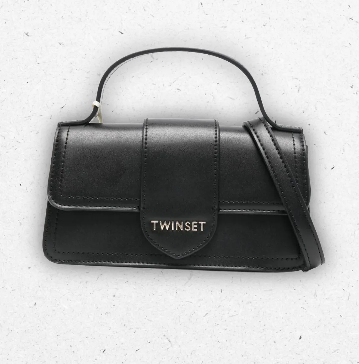 Borsa nera da ragazza Twinset Milano effetto nappa liscia con patta, chiusura magnetica, manico superiore e tracolla rimovibile.