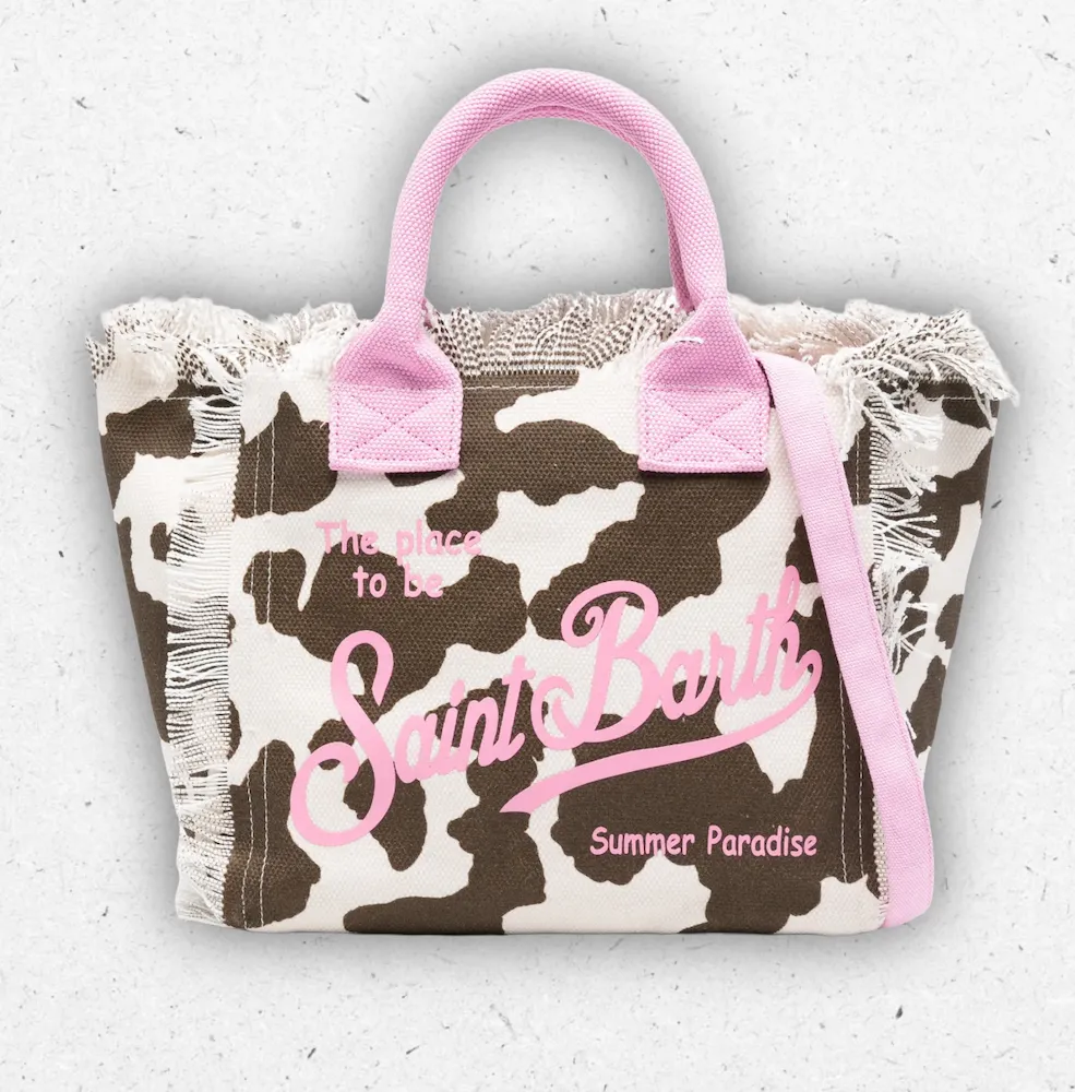 Borsa MC2 Saint Barth con stampa muccata marrone e panna, profili sfrangiati, manico a mano e tracolla rimovibile.