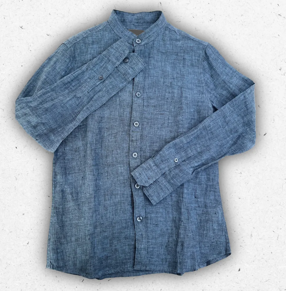 Camicia di jeans da ragazzo Jeckerson modello 141SJ in denim lavaggio medio con colletto button-down e logo ricamato.