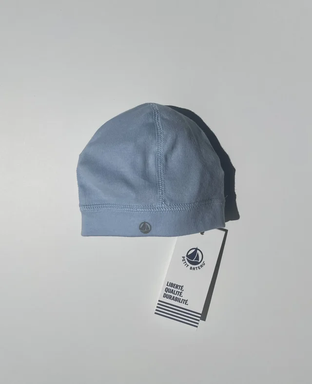 Cappellino nascita in cotone cielo Petit Bateau per neonato