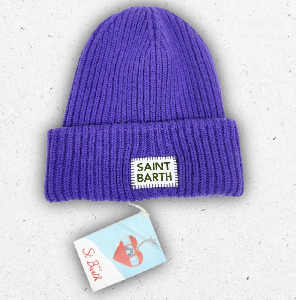 Cappello invernale in maglia a coste MC2 Saint Barth modello Berry Jr con patch logo, disponibile in verde e viola.