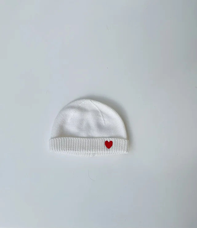 Cappello nascita Petit Bateau bianco cuori per neonata