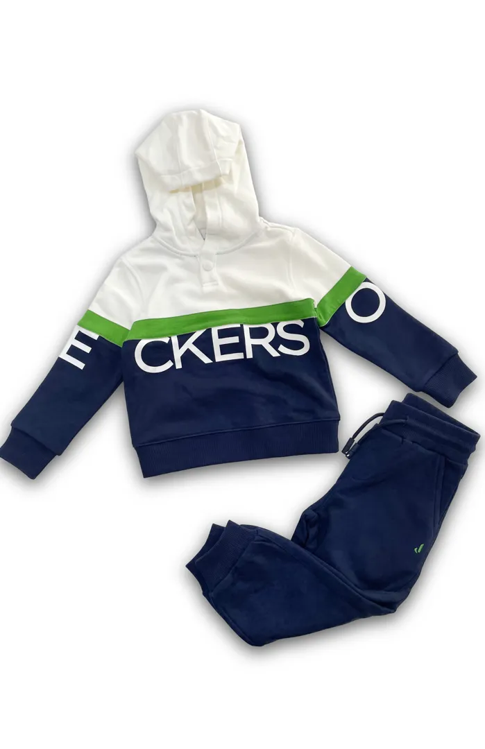 Completo felpa e pantalone Jeckerson per bambino. Felpa con cappuccio color block blu scuro, bianco e verde, pantaloni jogger blu scuro.