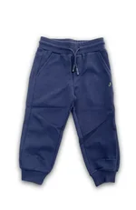 Completo felpa e pantalone Jeckerson per bambino. Felpa con cappuccio color block blu scuro, bianco e verde, pantaloni jogger blu scuro. 1