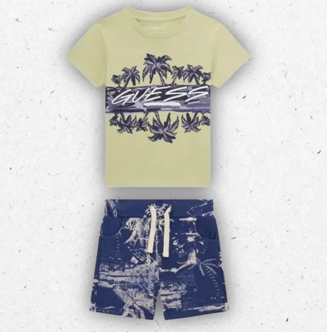 Completo Neonato Guess Set Due Pezzi T-Shirt Verde Salvia e Shorts con Stampa Palme