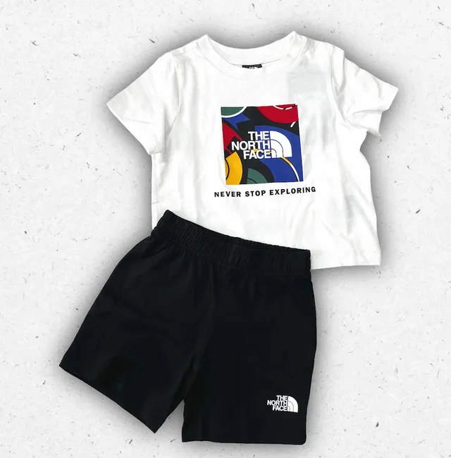 Completo The North Face Bambino T-shirt Bianca e Bermuda Neri