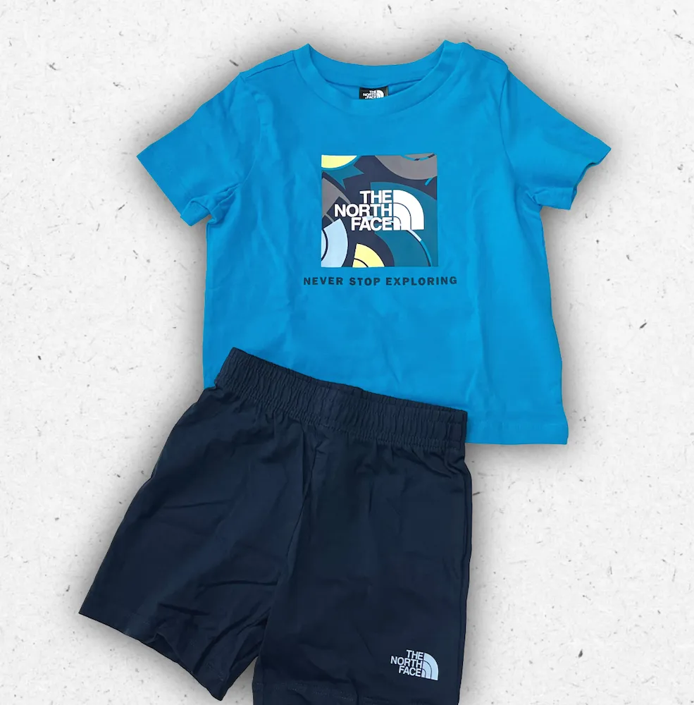 Completo estivo The North Face per bambino dai 2 ai 7 anni composto da maglietta a maniche corte e pantaloncini sportivi con logo.