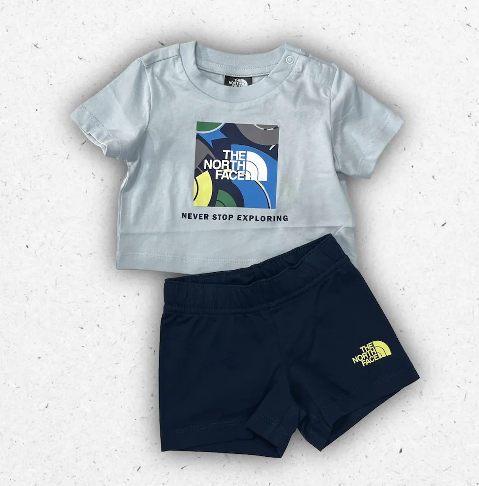 Set estivo per neonato The North Face composto da maglietta e pantaloncini in morbido cotone con logo stampato.