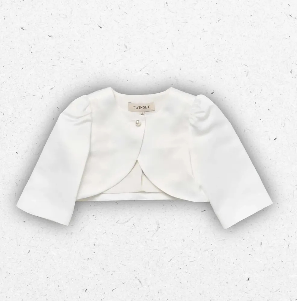 Coprispalle bianco da bambina Twinset Milano in shantung con maniche a tre quarti a sbuffo e chiusura con bottone gioiello.