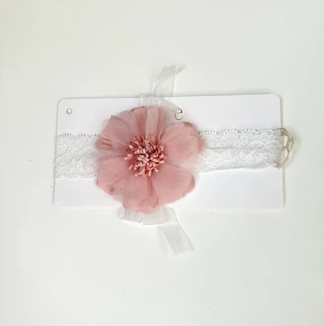 Fascia di pizzo con fiore rosa decorativo Pure per neonata