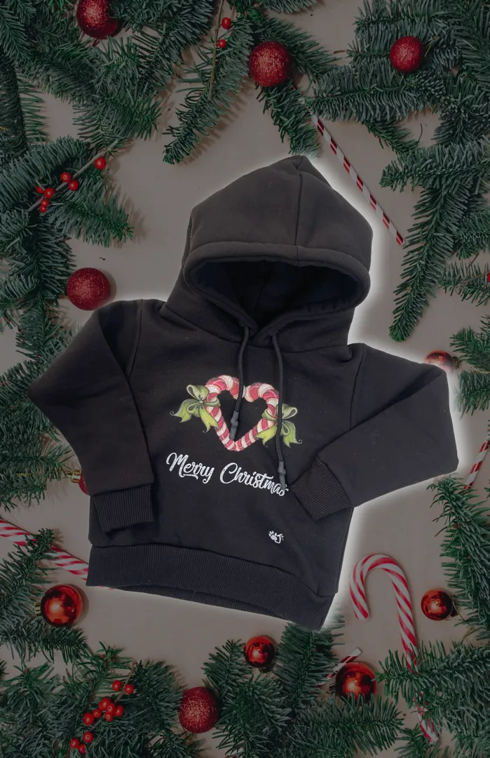 Felpa con cappuccio Oji Brand per bambina, colore nero, con stampa natalizia di un cuore di candy cane e testo Merry Christmas.