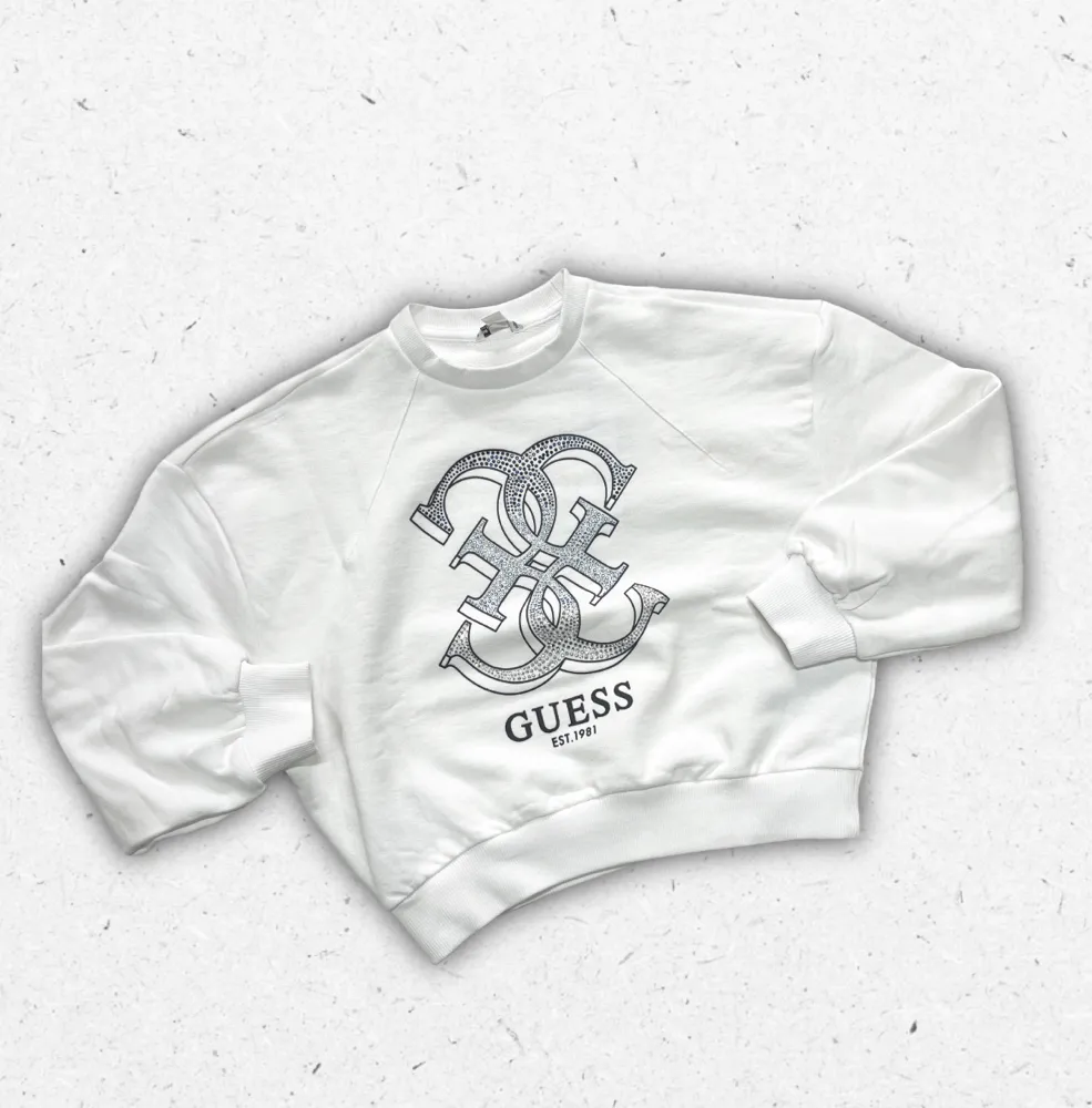 Felpa girocollo Guess da ragazza in cotone con logo frontale e polsini a costine, vestibilità regolare.
