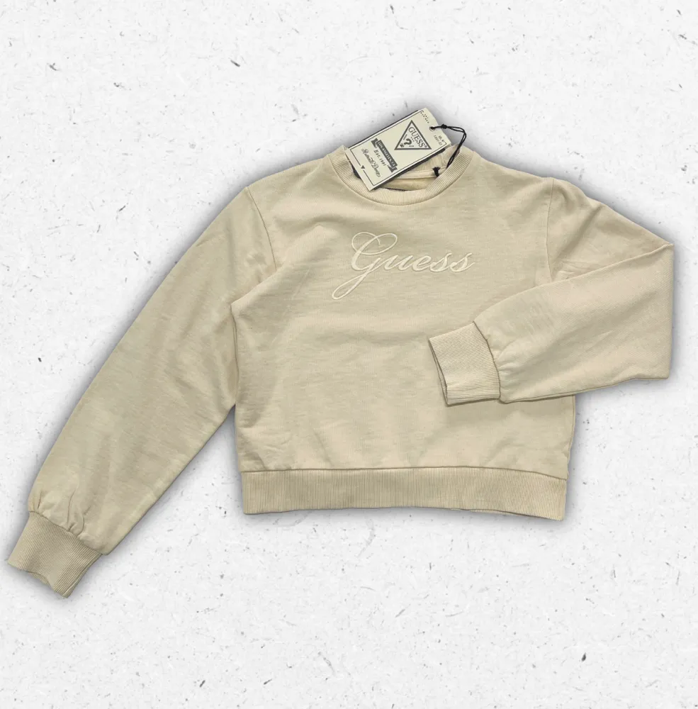 Felpa Guess da ragazza in morbido cotone con logo iconico stampato sul petto e finiture a costine.