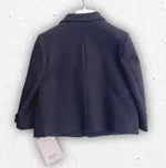 Giacca sartoriale per neonato Pure Firenze color azzurro con rever classico, tasche a toppa frontali e chiusura a due bottoni. 1