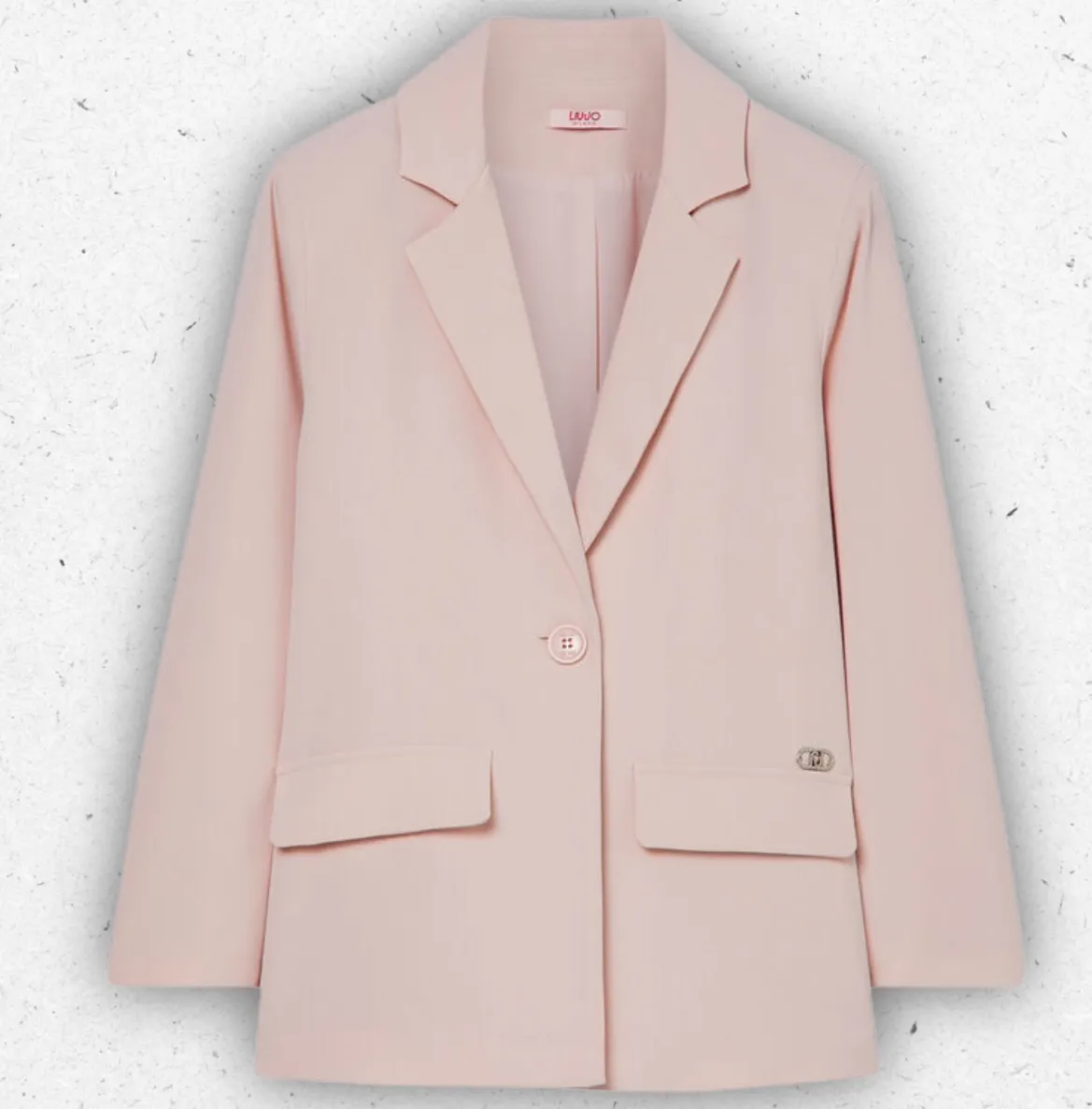 Giacca elegante da ragazza Liu Jo in envers satin color rosa pesca con revers classico, tasche con patta e chiusura a un bottone.