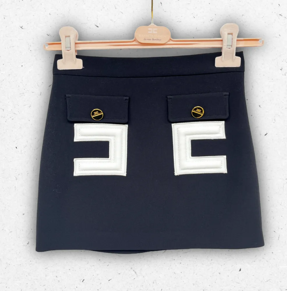 Gonna mini nera da ragazza Elisabetta Franchi La Mia Bambina con maxi tasche avorio e logo monogramma EF trapuntato.