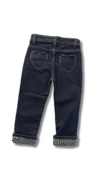Jeans Please da bambina in colore Nero Denim scuro. Il modello presenta un risvolto con stampa animalier leopardata a contrasto. Disponibili dai 24 mesi ai 7 anni. 1