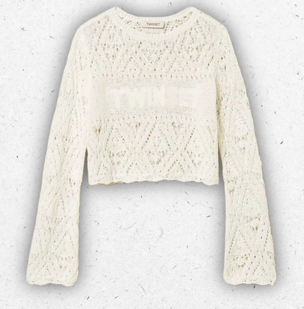 Maglia color latte da ragazza Twinset Milano in misto cotone con lavorazione punzonata a motivo rombi e bordi smerlati.