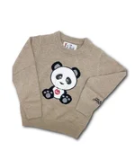 Maglione MC2 Saint Barth della collezione Trudi per bambini, colore Beige. Realizzato in misto lana/cashmere con ricamo di un panda Trudi che tiene un cuore rosso. 1