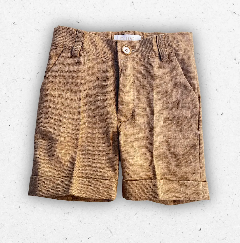 Pantalone corto sartoriale all'inglese per neonato Pure Firenze in misto lino color cuoio, con risvolto sul fondo, passanti e bottone effetto corno.