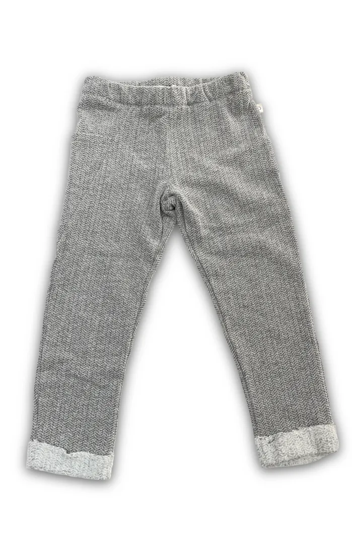 Pantalone in felpa Maperò per bambino, colore grigio, con lavorazione a spina di pesce (Chevron) e risvolto in maglia sul fondo.