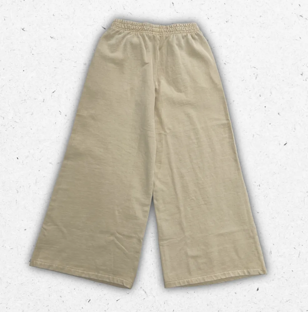 Pantaloni larghi Guess da ragazza modello wide leg in cotone con vestibilità fluida e dettaglio logo.