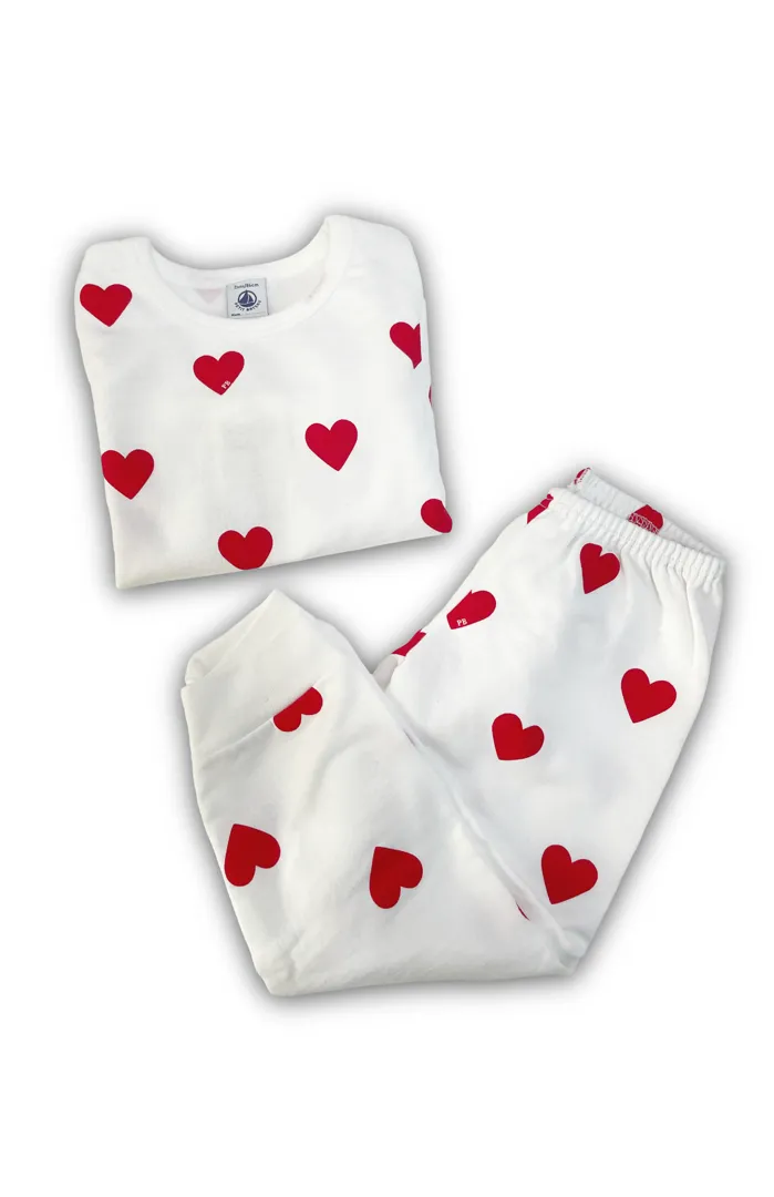 Pigiama Petit Bateau per bambino/bambina, composto da maglia e pantalone lungo bianco con stampa di cuori rossi all-over.
