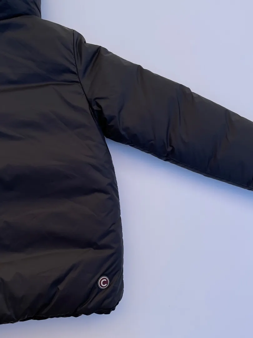 Piumino reversibile Colmar Originals da bambino, colore nero, con lato sportivo trapuntato e lato liscio.