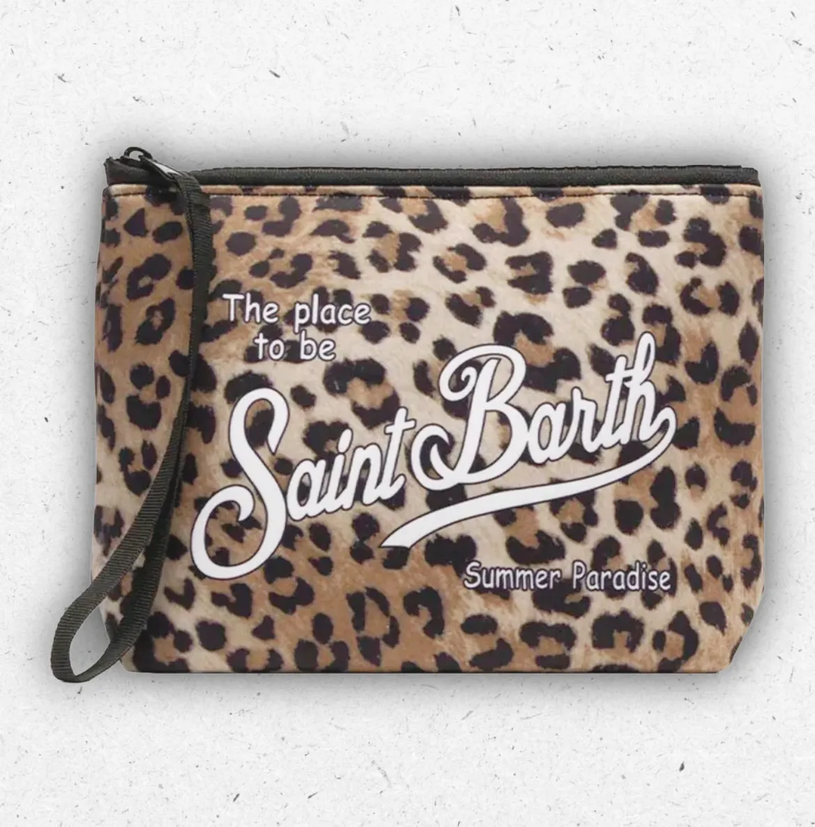 Pochette donna MC2 Saint Barth modello Aline con stampa maculata leopardata e maxi logo bianco centrale.