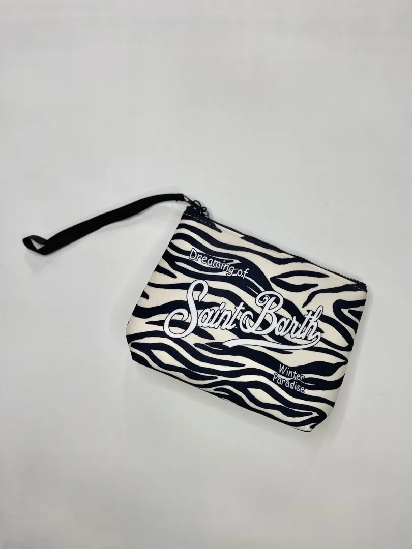 Pochette Mc2 Saint Barth modello Aline con stampa zebrata e passante per il polso.