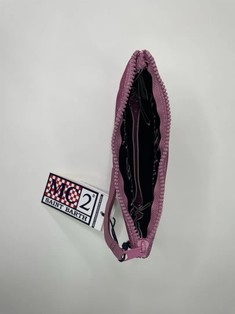 Pochette Mc2 Saint Barth modello Aline in lurex fucsia, con passante per il polso e logo ricamato.