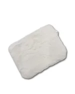 Pochette Pareasy bianca in pelliccia (pelosa), con manico tessile e ricamo Saint Barth frontale. Dimensioni 20x25 cm. 1