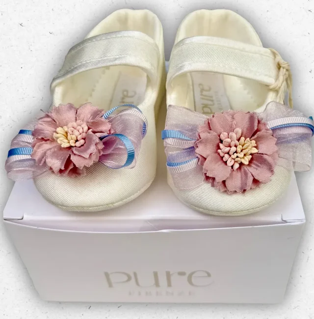 Scarpine Micado panna Pure per neonato con fiore decorativo