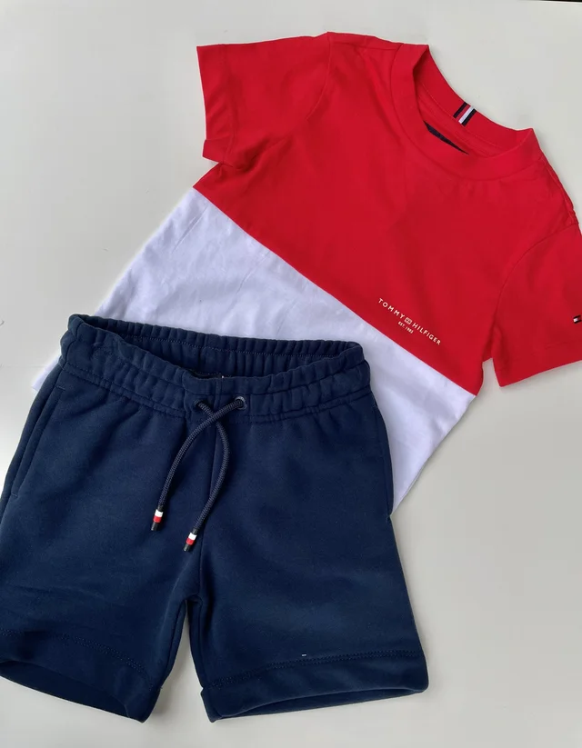 Set 2 pezzi Tommy Hilfiger per bambino con t-shirt e pantaloncino