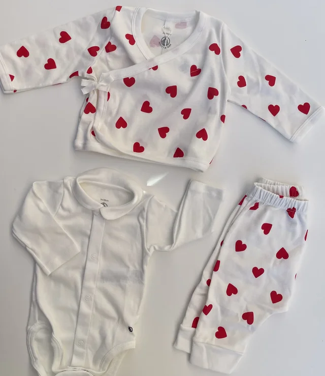 Set due pezzi body e pigiama bianco cuore Petit Bateau neonato