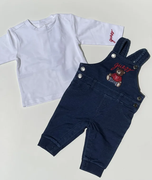 Set due pezzi salopette e t-shirt Guess per neonato