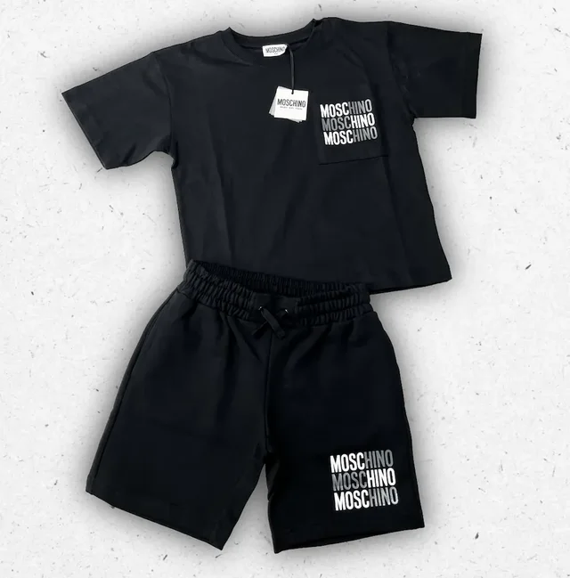 Set Moschino Ragazzo T-shirt e Bermuda con Triplo Logo a Contrasto