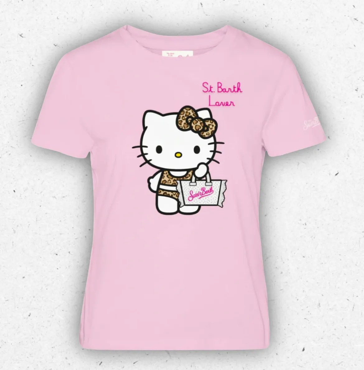 T-shirt rosa da donna MC2 Saint Barth con grafica di Hello Kitty con fiocco e costume leopardato, borsa Saint Barth e ricamo fucsia St. Barth Lover.
