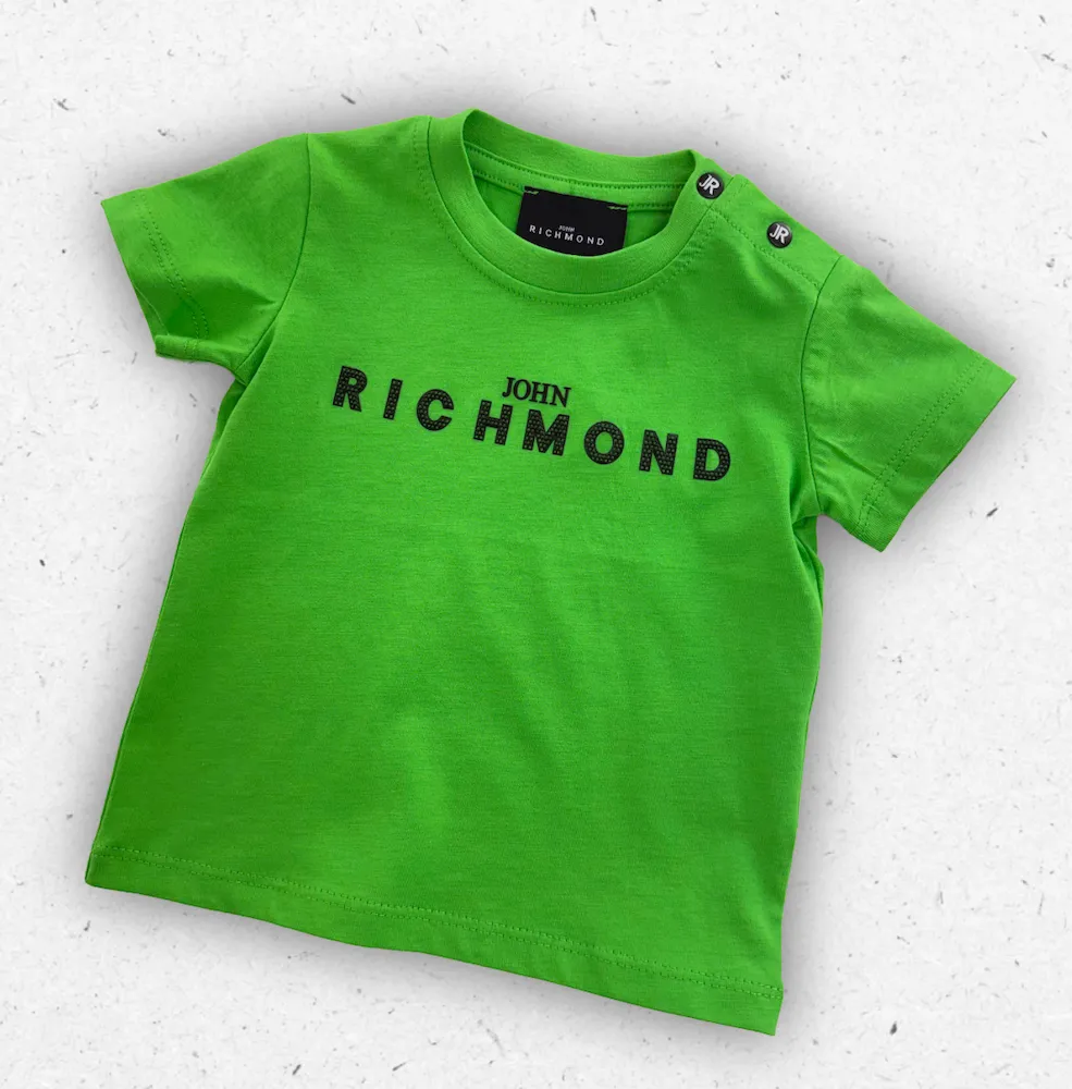 T-shirt da neonato John Richmond a maniche corte, disponibile in verde e bianco con logo nero ad effetto micro-borchiato e bottoncini sulla spalla.