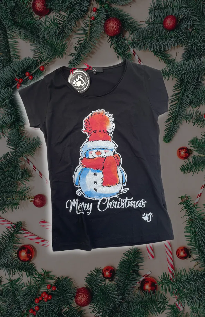 T-shirt Oji Brand a manica corta per ragazza, colore nero, con stampa natalizia di un pupazzo di neve in cappello e sciarpa rossa.