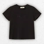 T-shirt nera da ragazza Twinset Milano in jersey di cotone stretch con logo ricamato tono su tono sul davanti. 1